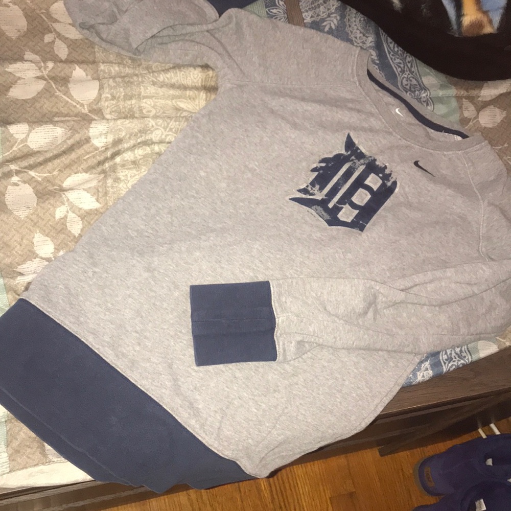 NIKE swear shirt